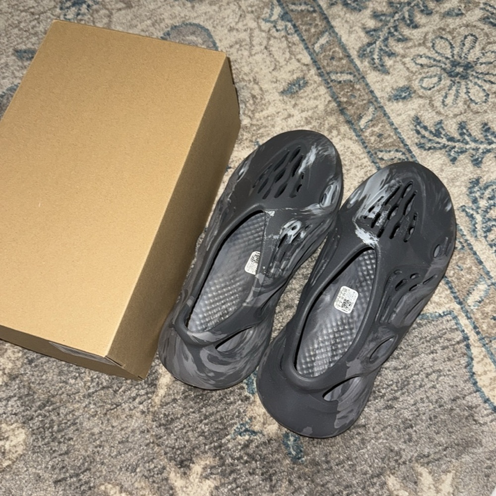 Yeezy Foam RNR MX Granite